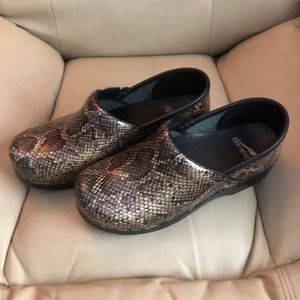 Dansko snake skin size 39